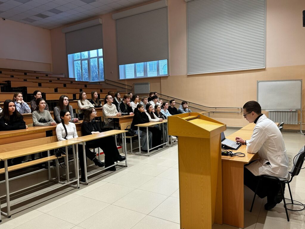 Хирургический кружок медицинского факультета "Оперблок" посетили ученики лицея №2